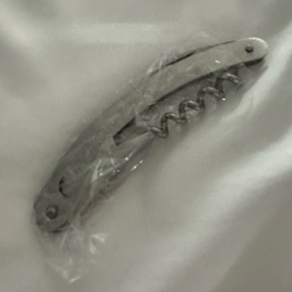 Insulated wine clutch with corkscrew - Picture 2 of 5